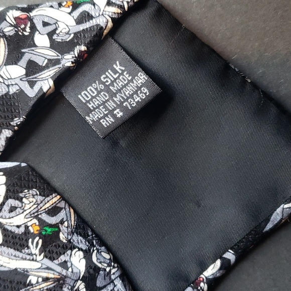 Bugs Bunny Looney Tunes 100% Silk Tie - Picture 4 of 8
